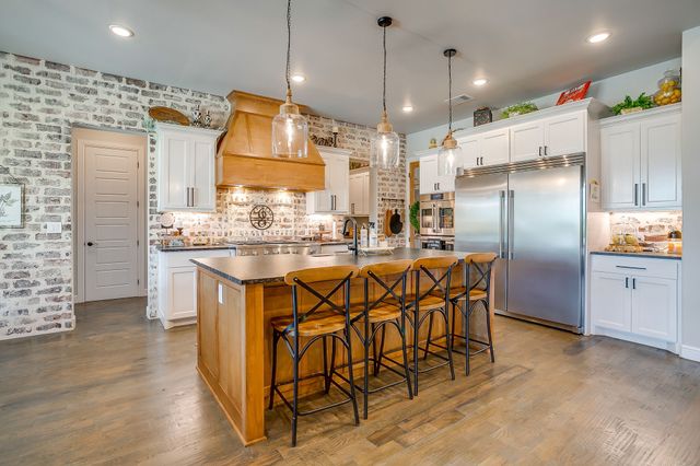 312 Pear Valley Lane, Burleson, TX 76028