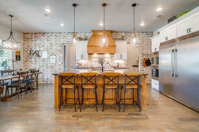 312 Pear Valley Lane, Burleson, TX 76028