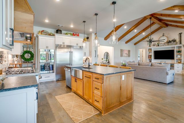 312 Pear Valley Lane, Burleson, TX 76028