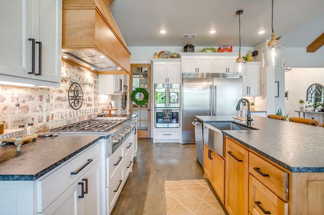 312 Pear Valley Lane, Burleson, TX 76028