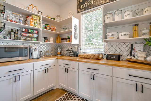 312 Pear Valley Lane, Burleson, TX 76028