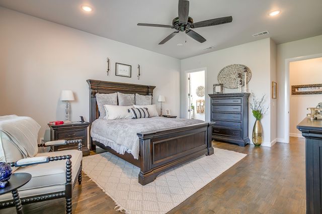 312 Pear Valley Lane, Burleson, TX 76028