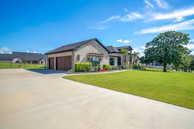 312 Pear Valley Lane, Burleson, TX 76028