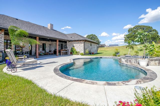 312 Pear Valley Lane, Burleson, TX 76028