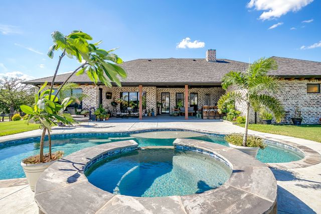 312 Pear Valley Lane, Burleson, TX 76028