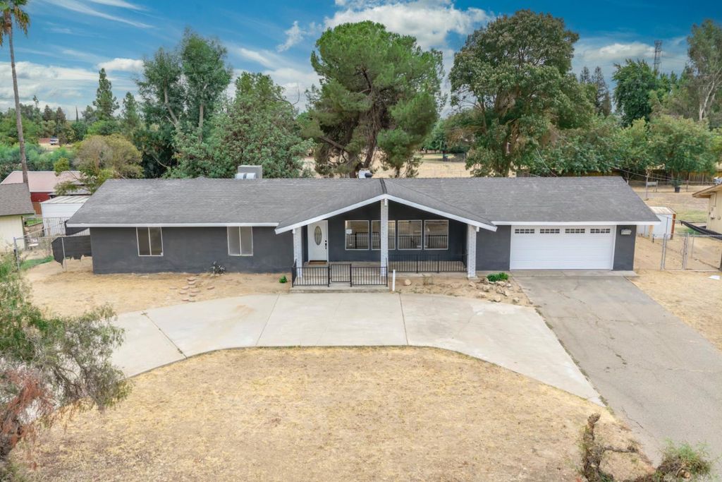 Image 1 of property listing at 36080 Montrose Place, Madera, CA 93636