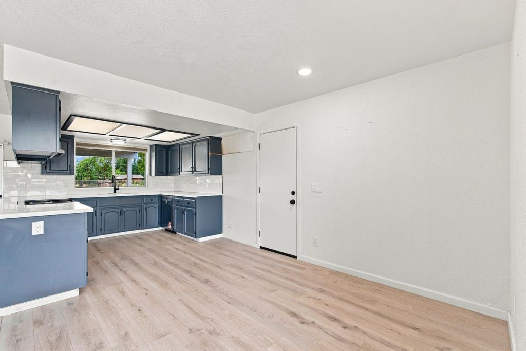 Image 10 of property listing at 36080 Montrose Place, Madera, CA 93636
