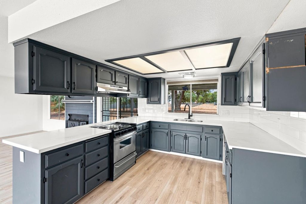 Image 11 of property listing at 36080 Montrose Place, Madera, CA 93636