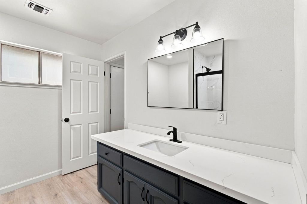 Image 20 of property listing at 36080 Montrose Place, Madera, CA 93636