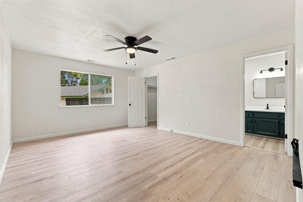 Image 21 of property listing at 36080 Montrose Place, Madera, CA 93636
