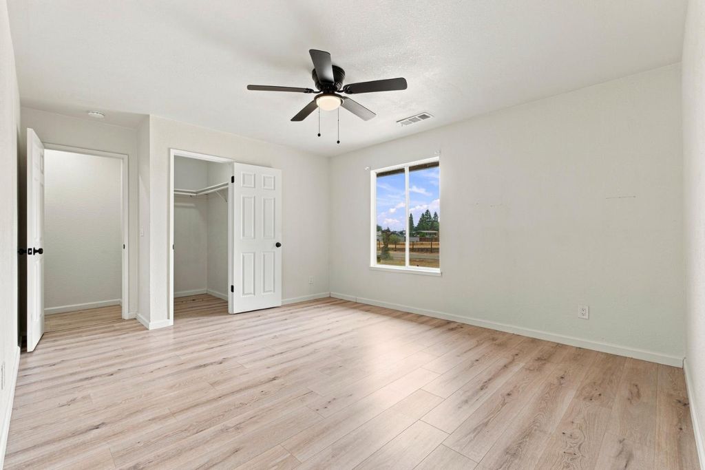 Image 25 of property listing at 36080 Montrose Place, Madera, CA 93636