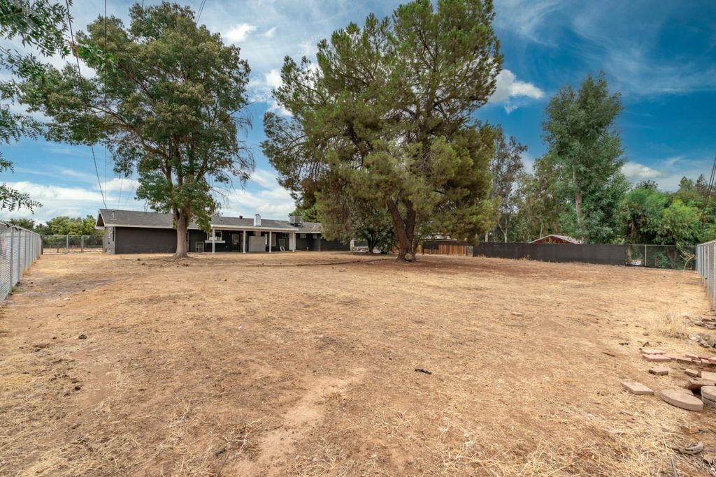 Image 29 of property listing at 36080 Montrose Place, Madera, CA 93636