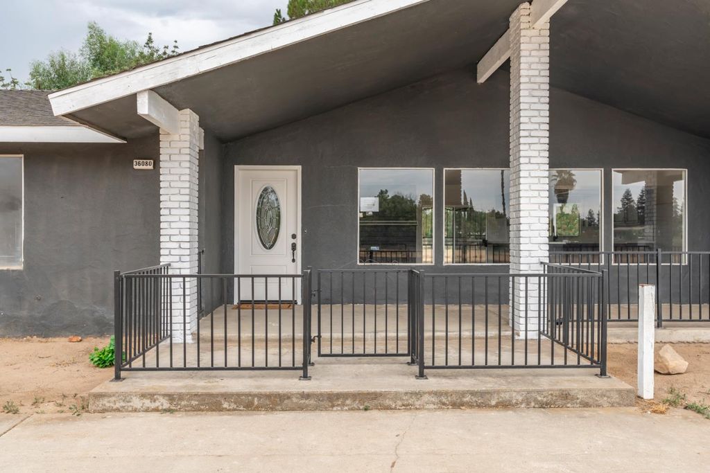 Image 3 of property listing at 36080 Montrose Place, Madera, CA 93636