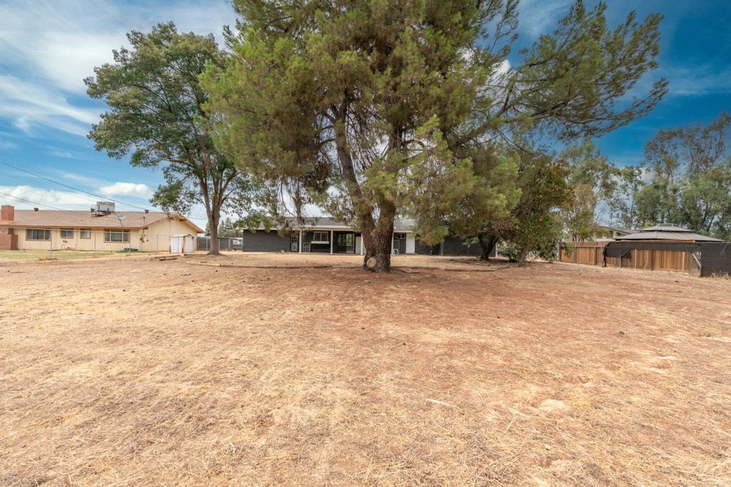 Image 30 of property listing at 36080 Montrose Place, Madera, CA 93636