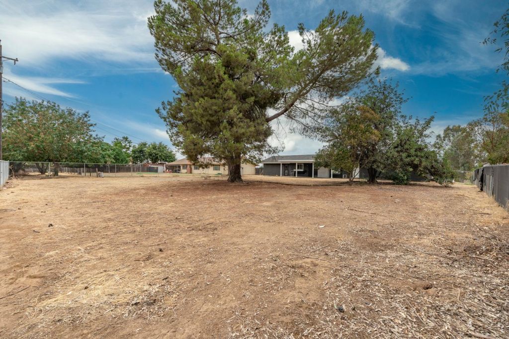 Image 31 of property listing at 36080 Montrose Place, Madera, CA 93636