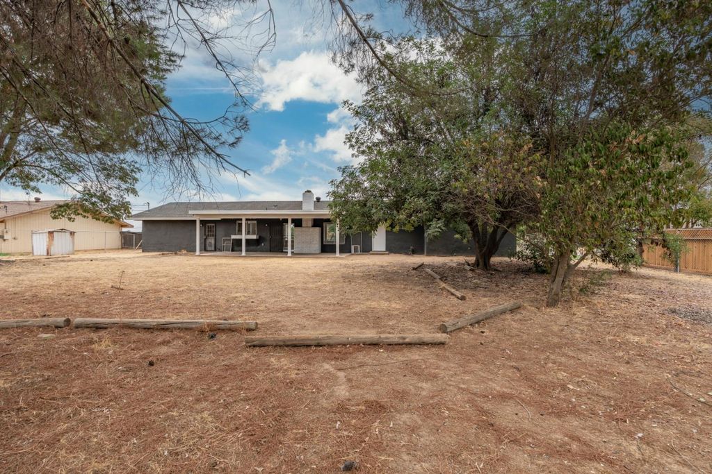 Image 32 of property listing at 36080 Montrose Place, Madera, CA 93636