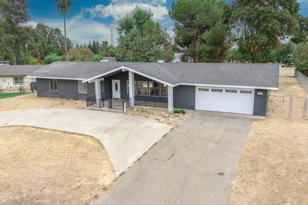 Image 34 of property listing at 36080 Montrose Place, Madera, CA 93636