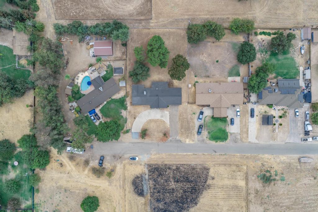 Image 37 of property listing at 36080 Montrose Place, Madera, CA 93636
