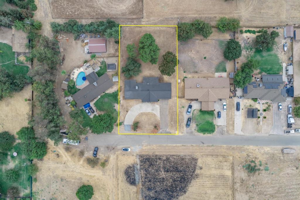 Image 38 of property listing at 36080 Montrose Place, Madera, CA 93636