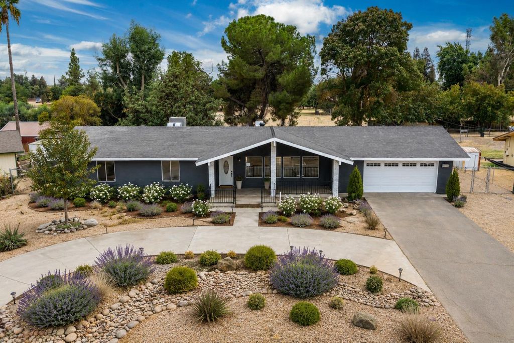 Image 39 of property listing at 36080 Montrose Place, Madera, CA 93636