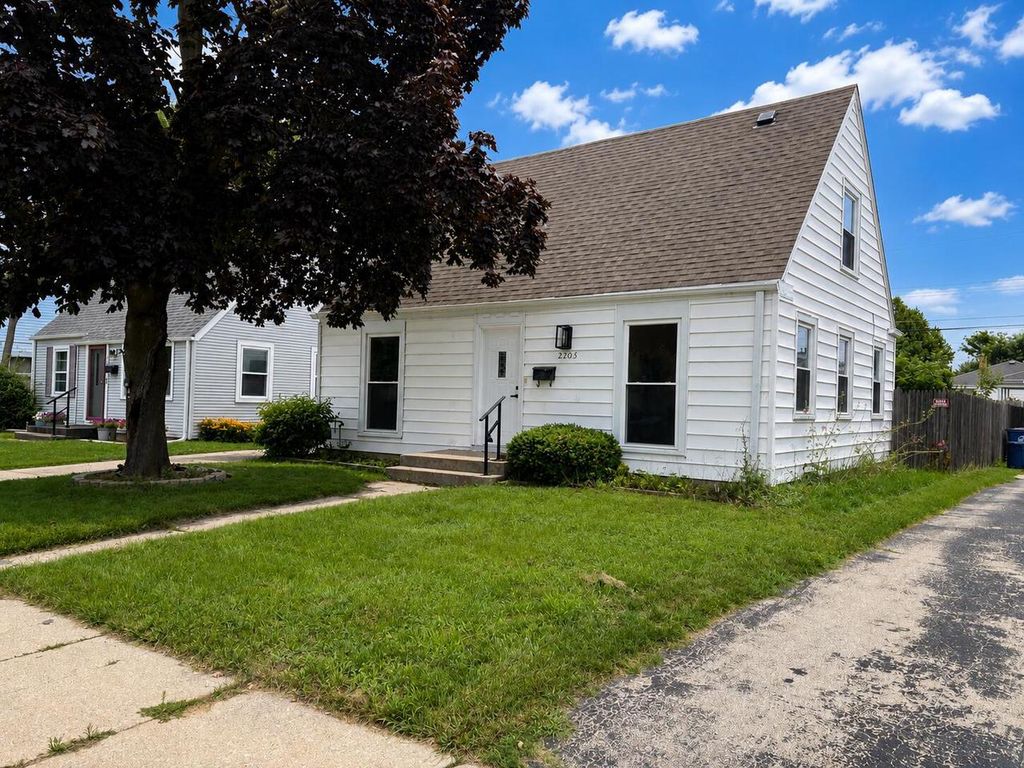 2205 Hayes AVENUE, Racine, WI 53405