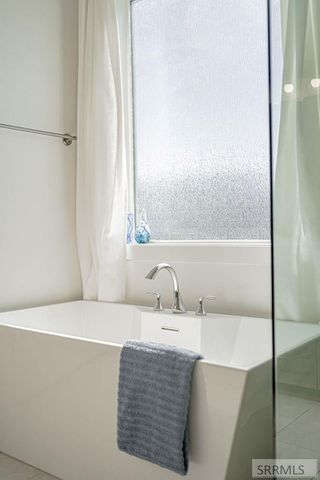 130 Castlerock Lane, Idaho Falls, ID 83404