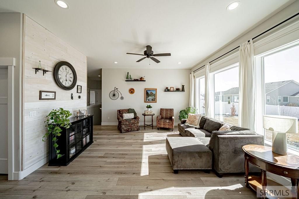 Image 5 of property listing at 130 Castlerock Lane, Idaho Falls, ID 83404