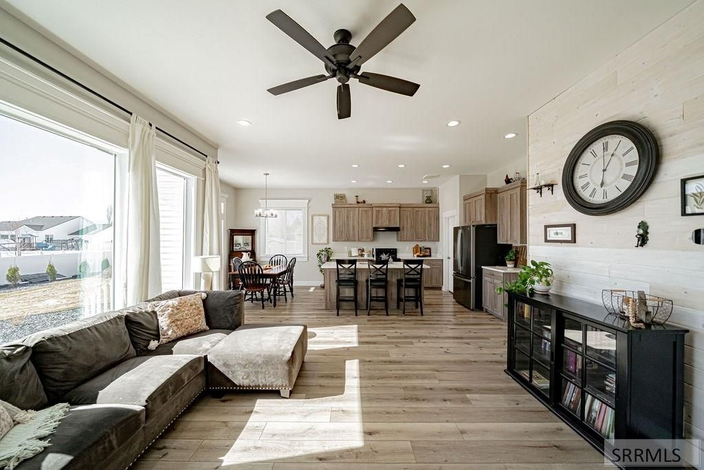 Image 7 of property listing at 130 Castlerock Lane, Idaho Falls, ID 83404