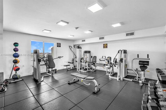 816 NW 11th St 801, Miami, FL 33136