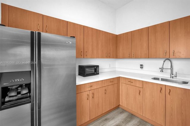 816 NW 11th St 801, Miami, FL 33136