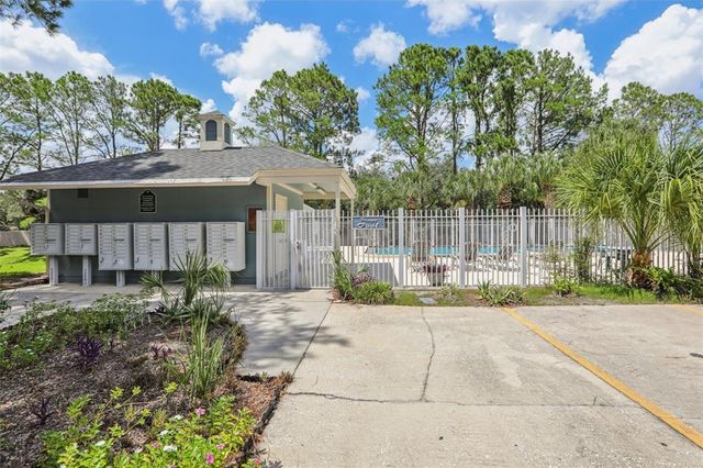 9456 FOREST HILLS CIRCLE, Tampa, FL 33612