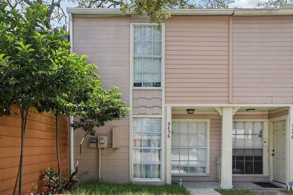 9456 FOREST HILLS CIRCLE, Tampa, FL 33612