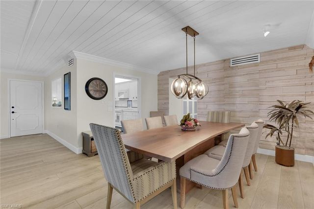 222 Harbour DR 403, Naples, FL 34103