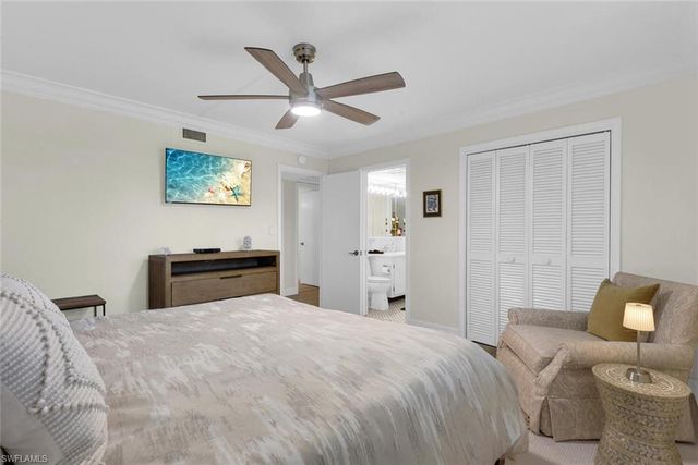 222 Harbour DR 403, Naples, FL 34103