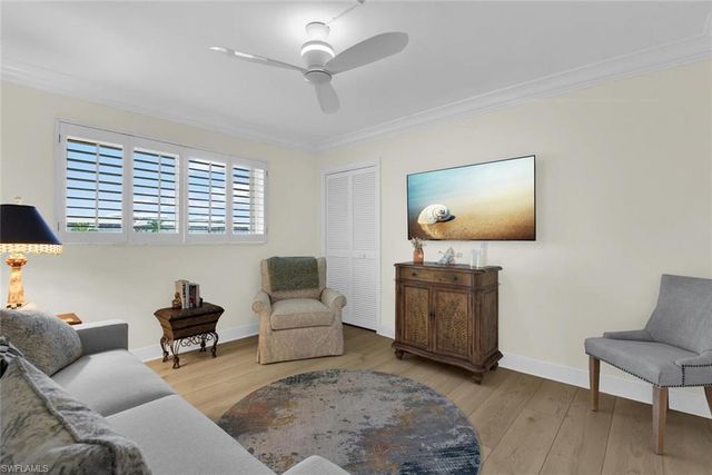 222 Harbour DR 403, Naples, FL 34103