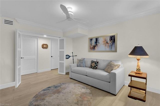222 Harbour DR 403, Naples, FL 34103