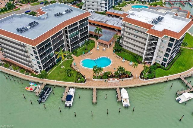 222 Harbour DR 403, Naples, FL 34103