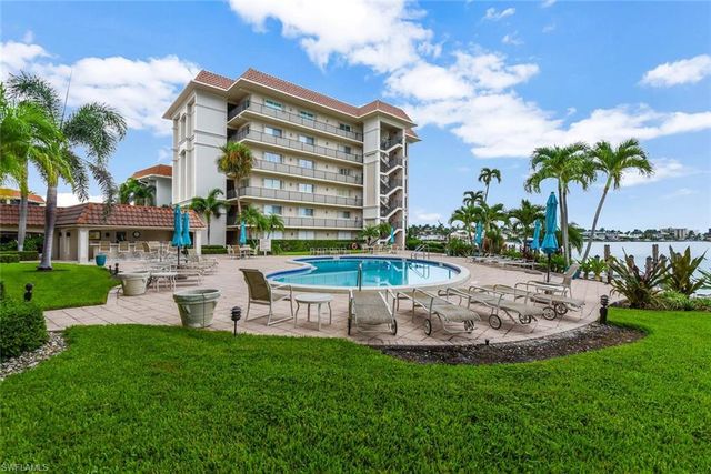 222 Harbour DR 403, Naples, FL 34103