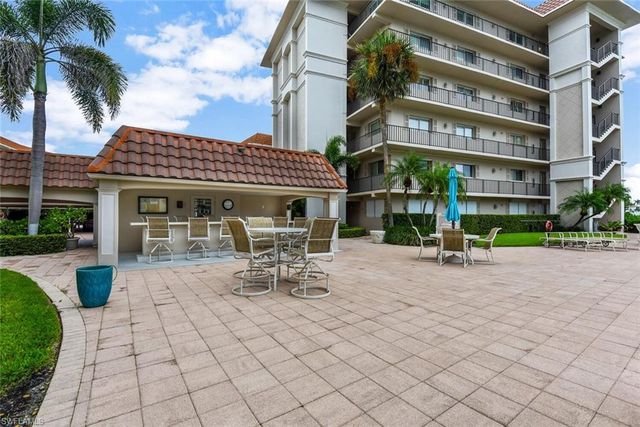 222 Harbour DR 403, Naples, FL 34103