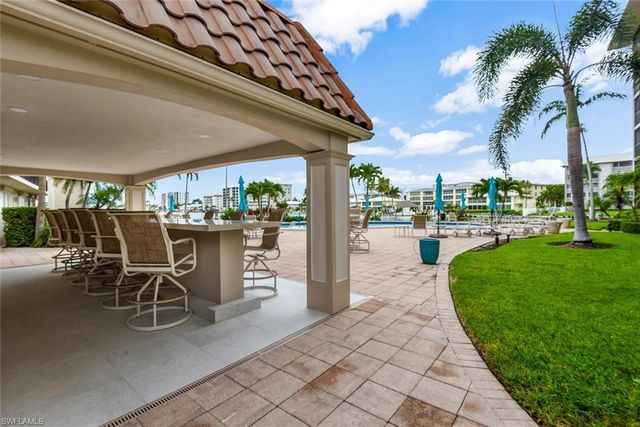 222 Harbour DR 403, Naples, FL 34103