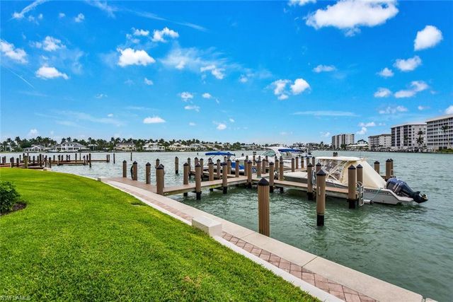 222 Harbour DR 403, Naples, FL 34103