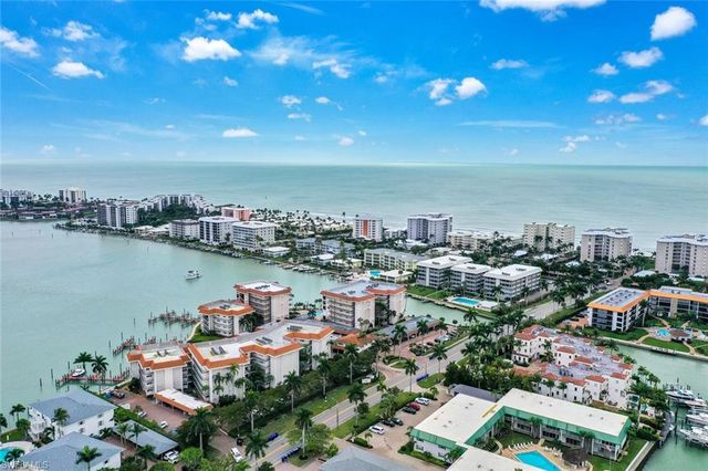222 Harbour DR 403, Naples, FL 34103