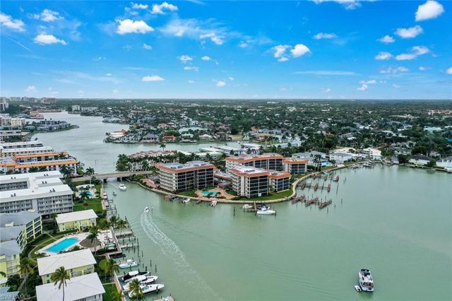 222 Harbour DR 403, Naples, FL 34103