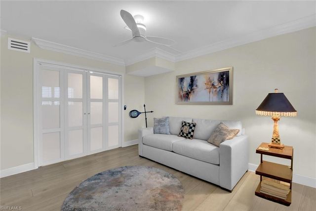 222 Harbour DR 403, Naples, FL 34103