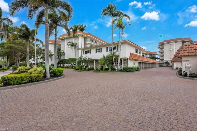 222 Harbour DR 403, Naples, FL 34103
