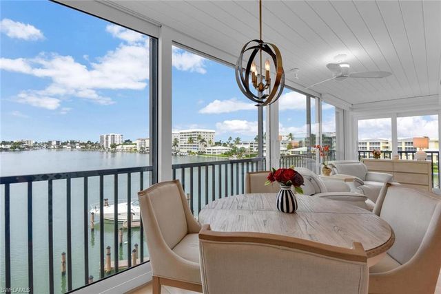 222 Harbour DR 403, Naples, FL 34103