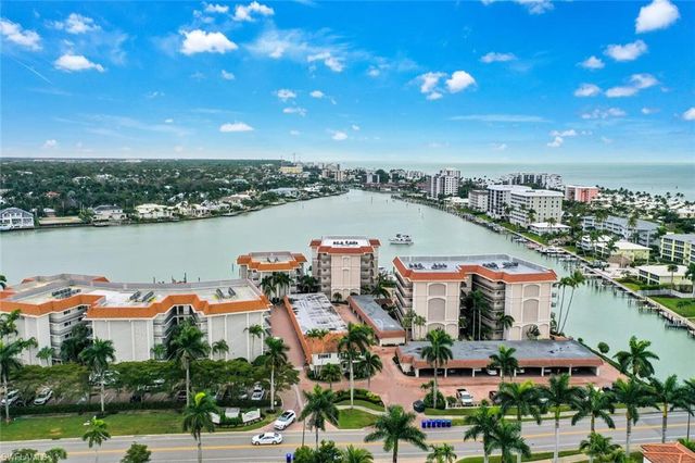 222 Harbour DR 403, Naples, FL 34103