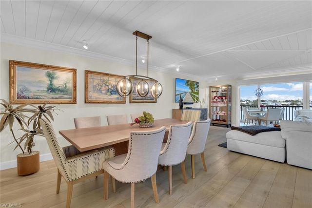 222 Harbour DR 403, Naples, FL 34103