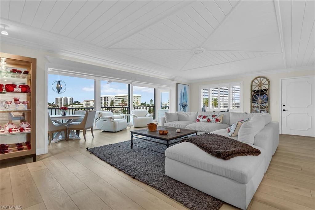 222 Harbour DR 403, Naples, FL 34103