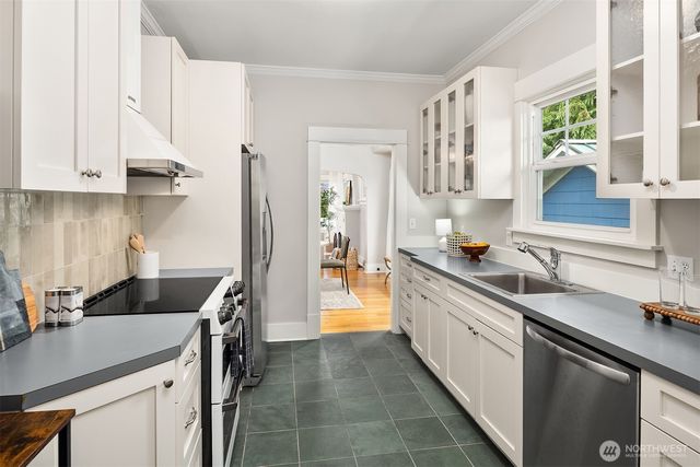 110 N 76th Street, Seattle, WA 98103